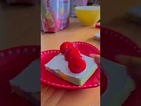 sándwich estilo japonés “pastel de fresa” #betsydoodles #receta #tutorial 🎶 de Oneul ✨