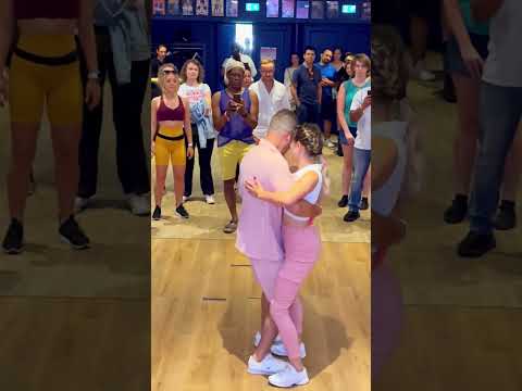 BAILANDO MERENGUE PERICO RIPIAO EN FRANCIA ￼- 2024