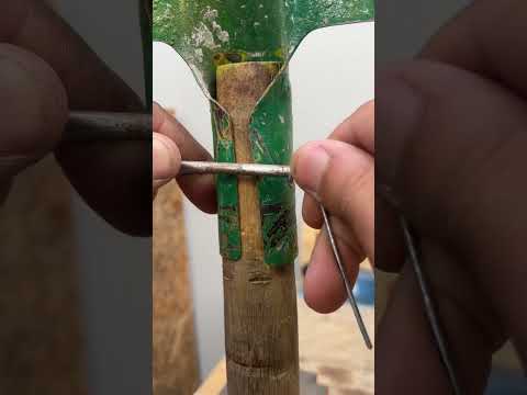 How to lock the handle to the shovel like a pro#JobsiteHack #BuilderTips #ToolFixUSA