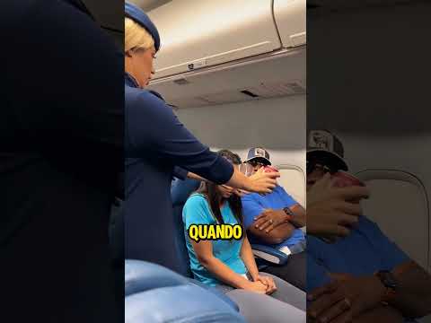 Essa aeromoça salvou uma passageira 😨 #shorts