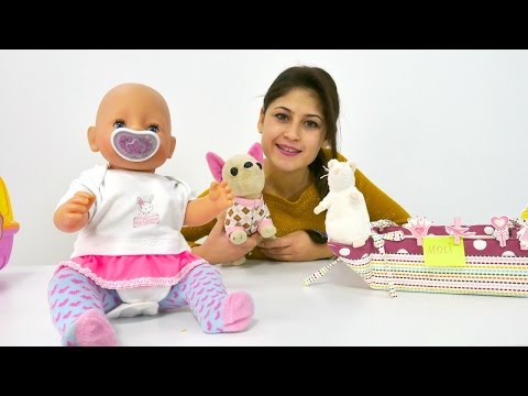 Ayşe ve Gül yeni arkadaşı fareyi eve alıyorlar