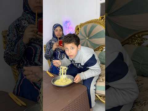 مرات ابوها رفضت تأكلها اندومى مع ابنها 🍜 |محمد رانجو