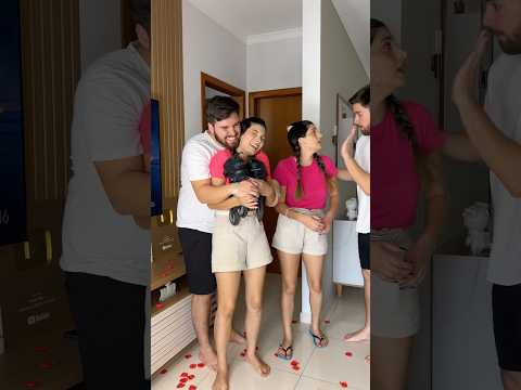 As gêmeas ganharam patins de presente 😱😍 #kpop #music #casal #casar #humor #relaciomento #memes