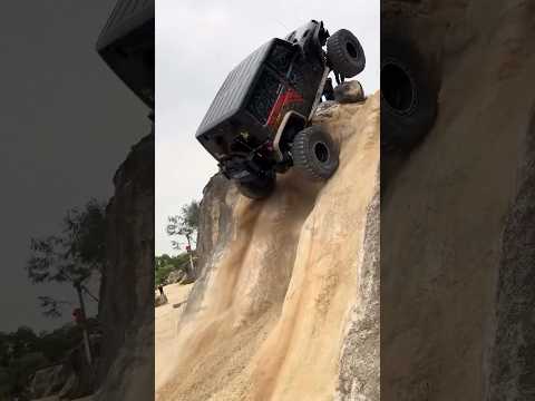 Would you #SendIt ? #sketchy #neverlift #jeep