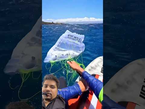The boy started floating on the water with a parachute #crazyflie #bloop #futurebounce #shortvideo