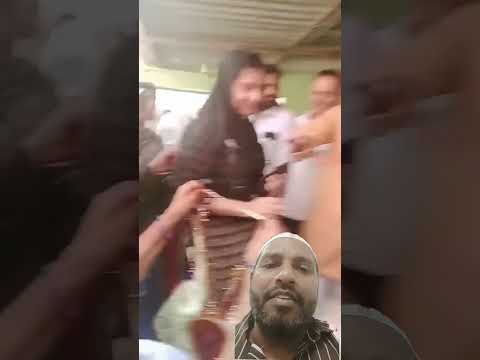 पैसों का गजरा डाला संसद इकरा हसन जी के गले में#reaction #janta #indianpolitician#greenscreen#foryou