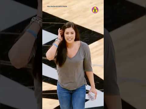 The Ultimate Father-Daughter Moment: Kelsey Plum's Throw!#KelseyPlum #SportsFamily #Sportsmanship