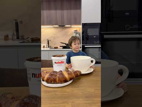 Гигантский круассан с шоколадом 😱кому?