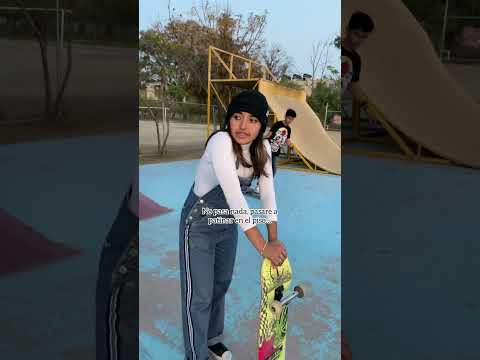 Así pasa cuando se te atraviesan en el skatepark 🥺👌🏼🛹😂 #skatergirl #skatelife