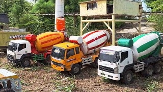 Mobil Truk Molen Cor Mixer Ngecor Jalan Desa, Fuso Hino Isuzu Giga, Mobil Beton Lewat Jalan Desa
