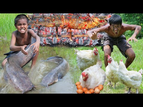 Primitive Technology  - Today Catching Big Fish And Grilled In Forest Eating