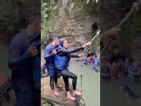 Kakak Cantik gelantungan di Tarzan Ciwayang