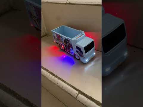 Truck kecil lagi joget pake musik telolet.