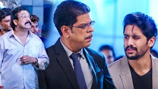 ये आदमी मुरली शर्मा और नागा चैतन्य को अनु इमैनुएल की मां के बारे में बता  रहा है