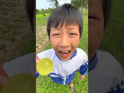 Bạn phe thích ăn xúc xích hay thạch bóng trái cây #shorts