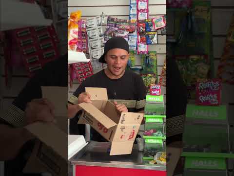 Le dejaron esta caja vacía por una insólita razón.