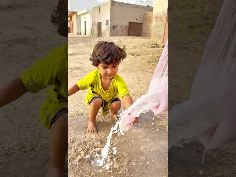 bache ki anokhi madad krdi #trending #shortvideos