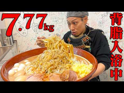 【大食い】悪魔的なニンニクの誘い！総重量7.77kgの激盛りラーメンチャレンジ！【顎で喰らえ】【武士飯】