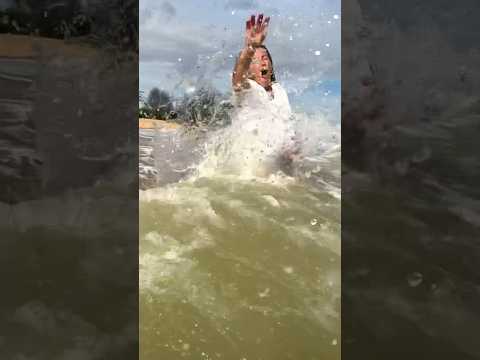 he realized and decided to help in trouble ? #social #shorts