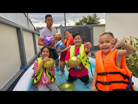 Tắm hồ bơi đại chiến bong bóng nước