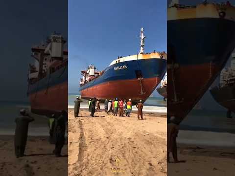 Proses Pembongkaran Kapal Tua 🚢🛳️ #feedshorts