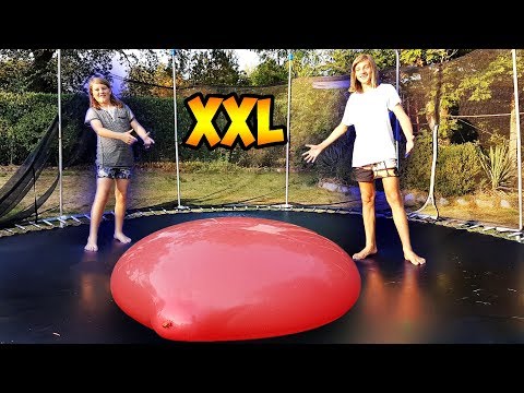 TRAMPOLIN vs RIESEN WASSERBOMBE 2!
