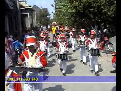 Drumband MIN 4 Demak BERAKSI DI TUGU LOR