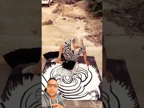 استهانو بها  ...  انظر ماذا رسمت هذة السيدة العجوز AMAZING  !!!  Look what this lady drew #shorts