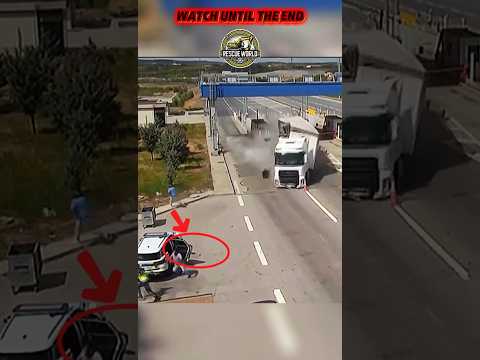 Dramatic Moment Caught on Camera#fails #news #fyp