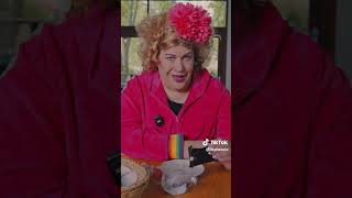 Einfach mal probieren. Habt euch lieb und respektiert euch. 🌈😂 #shorts #cindyausmarzahn #ilkabessin