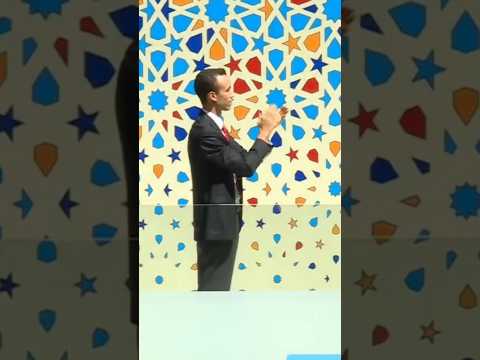 ولولي العهد يحيي العمال والأطر الفنية خلال تدشينه للمركب الرياضي مولاي عبدالله #ولي_العهد #المغرب