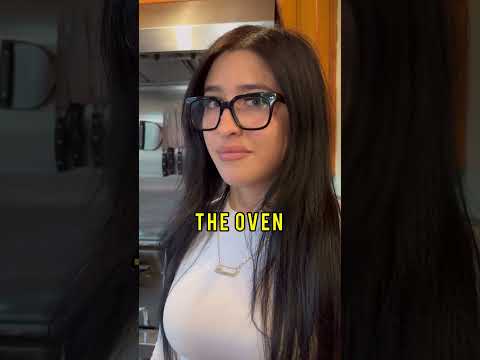 Trying Strangers Favorite Thanksgiving meal#invideoaipartner@InVideoOfficial