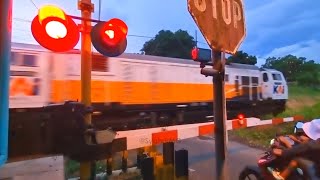 Palang Baru SIEMENS | Alarm Langka SAFETRAN | Perlintasan Kereta Api