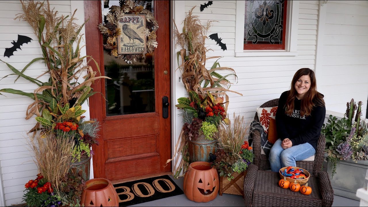 Decorating our front porch for Fall/Halloween!