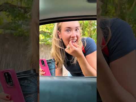 Using someoneโs car window as a mirror #foryou #funny #hahaha