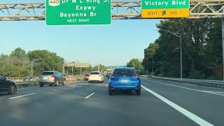 Staten Island Expressway driver merges from shoulder of exit ramp