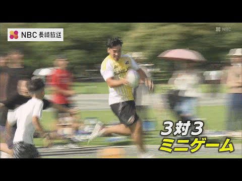 東京サントリーサンゴリアスの選手らが みなとまつりでラグビー体験イベント
