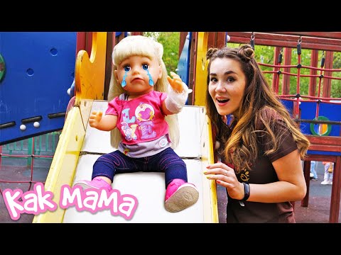 Эмили упала с качелей! Видео для детей Как мама с Беби Бон на детской площадке