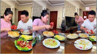 Funny eating and broadcasting