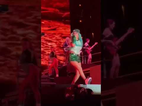 Bien duro, bien duro, como?? No me vuelvas a llamar 🎶💙 #karolg #concierto #bichota #hazloviral #fypシ