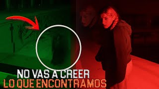 ¡No vas a creer lo que hay dentro de este lugar oscuro!