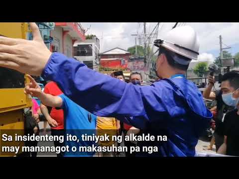 Mayor Vico nakipag-diskusyon sa isang negosyante; container van at crane iniwan sa kalsada