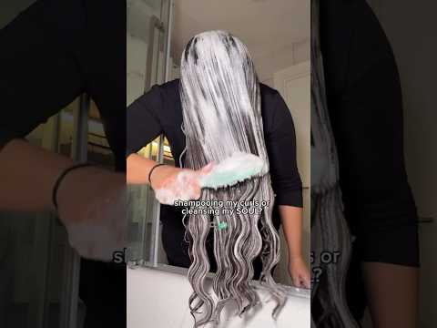 The deepest cleanse = the most curl BOUNCE Dont be afraid of shampooing your lengths!! #curlyhair