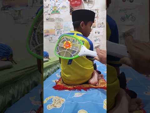 lagi khusyuk malah ada ini