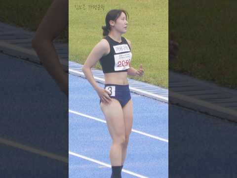 피지컬이 좋은 여자 육상 선수 <strong>김소은</strong>. 스타트 웜업.