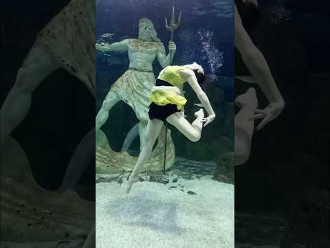 STRATEGY💃🎶 #kpop #kpopdance #twice #underwater #수중댄스 #수중발레 #트와이스 #인어공주