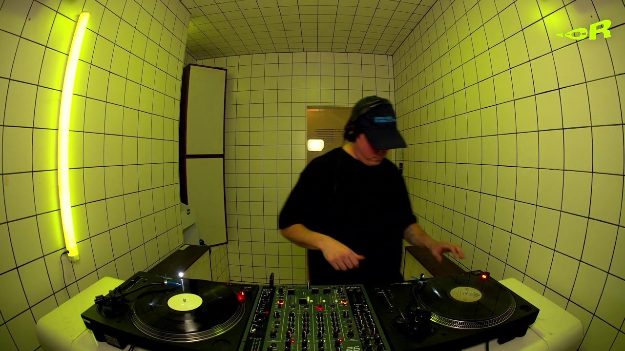 Cyberfunk – Manu Oubiña | HÖR – September 4 / 2025