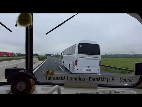 Tatra 500HB předjíždí autobus
