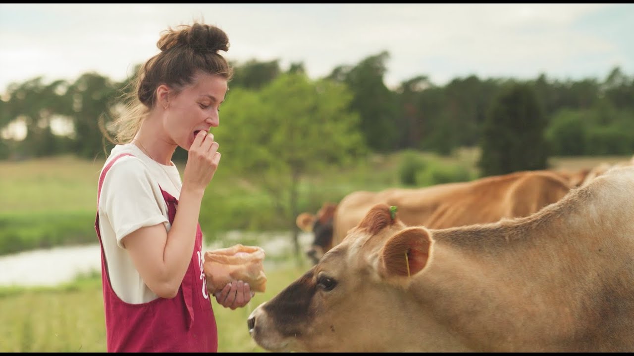Actrice Irmelijn als boerin in deze leuke commercial