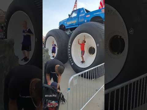 This Machine lifts all the tyres at once ๐ฑ